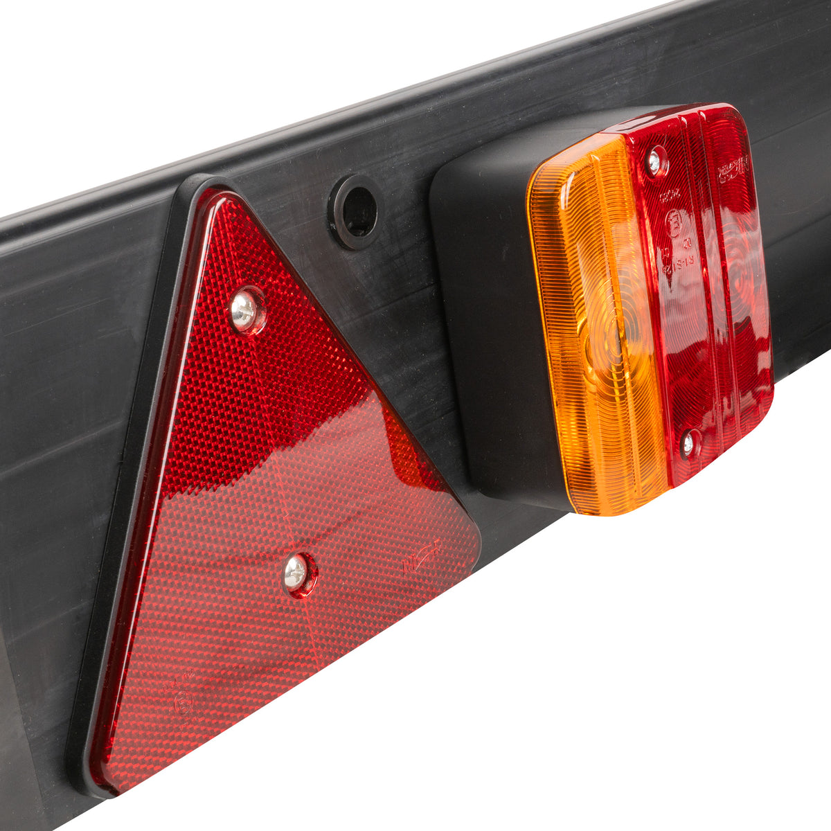 BARRA PER RIMORCHIO DI 1100X140MM, 2 LUCI E 2 CATARIFRANGENTI TRIANGOLARI | 50910