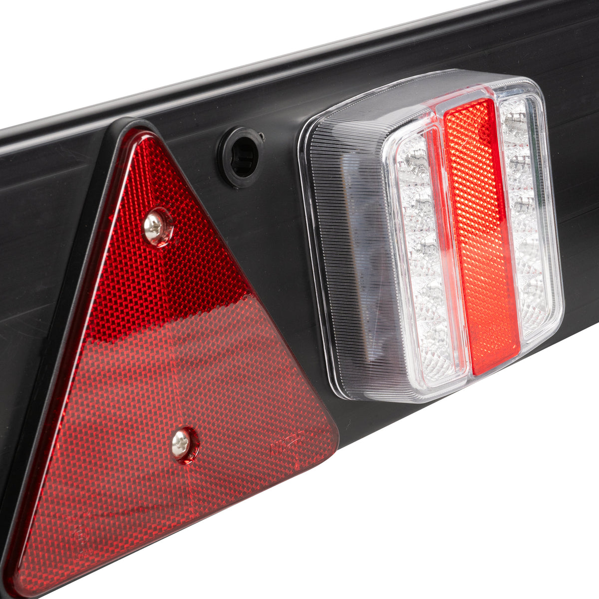 BARRA PER RIMORCHIO DI 1100 MM X 140 MM, 2 LUCI LED E 2 CATARIFRANGENTI TRIANGOLARI | 52838